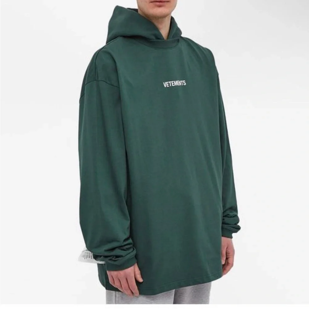 Vetements Men's Green Long Sleeve Logo Label T-shirt NWoT Size XL - Picture 2 of 3